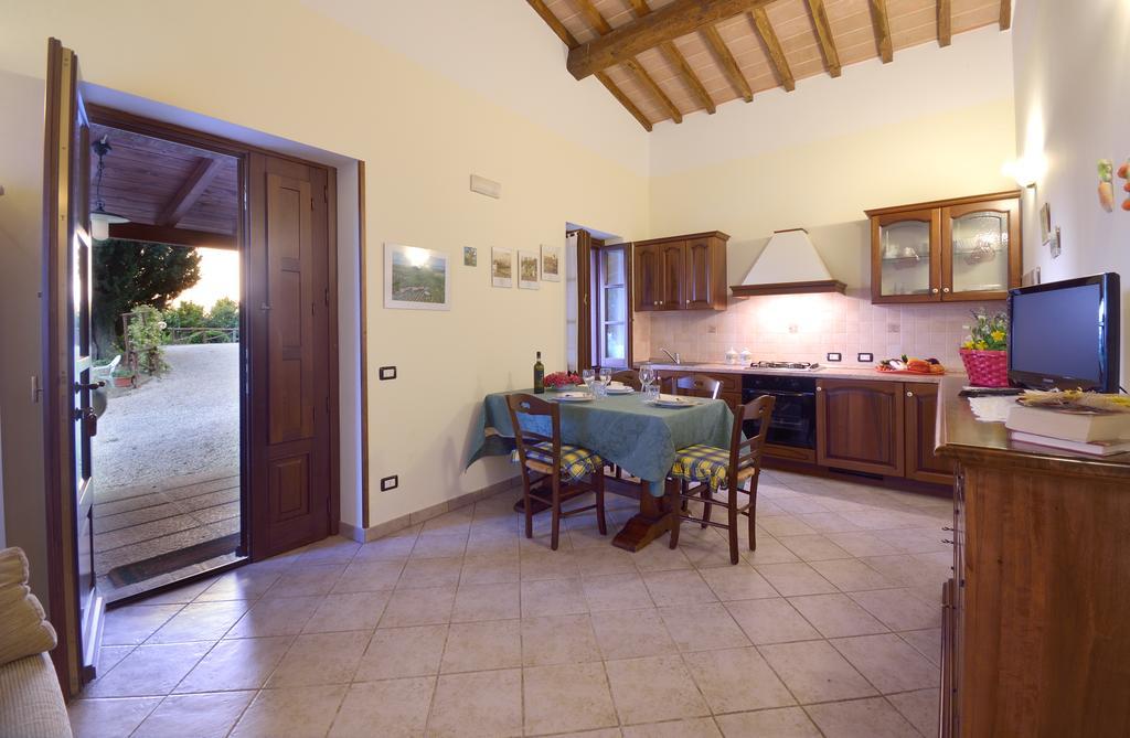 Agriturismo San Severo Passignano sul Trasimeno Bagian luar foto