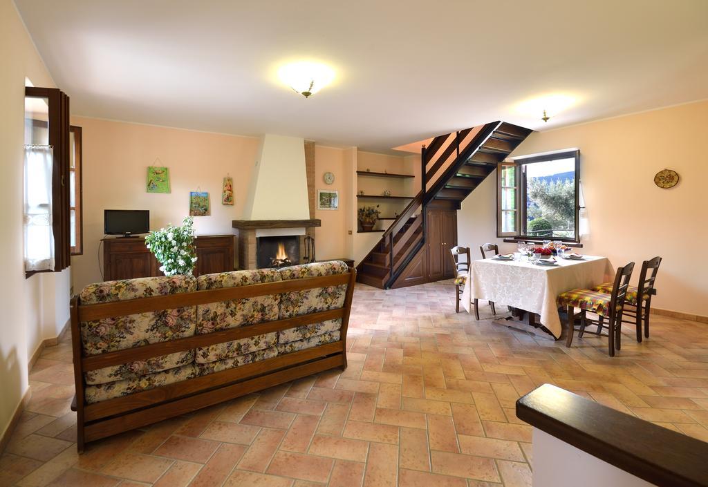 Agriturismo San Severo Passignano sul Trasimeno Bagian luar foto